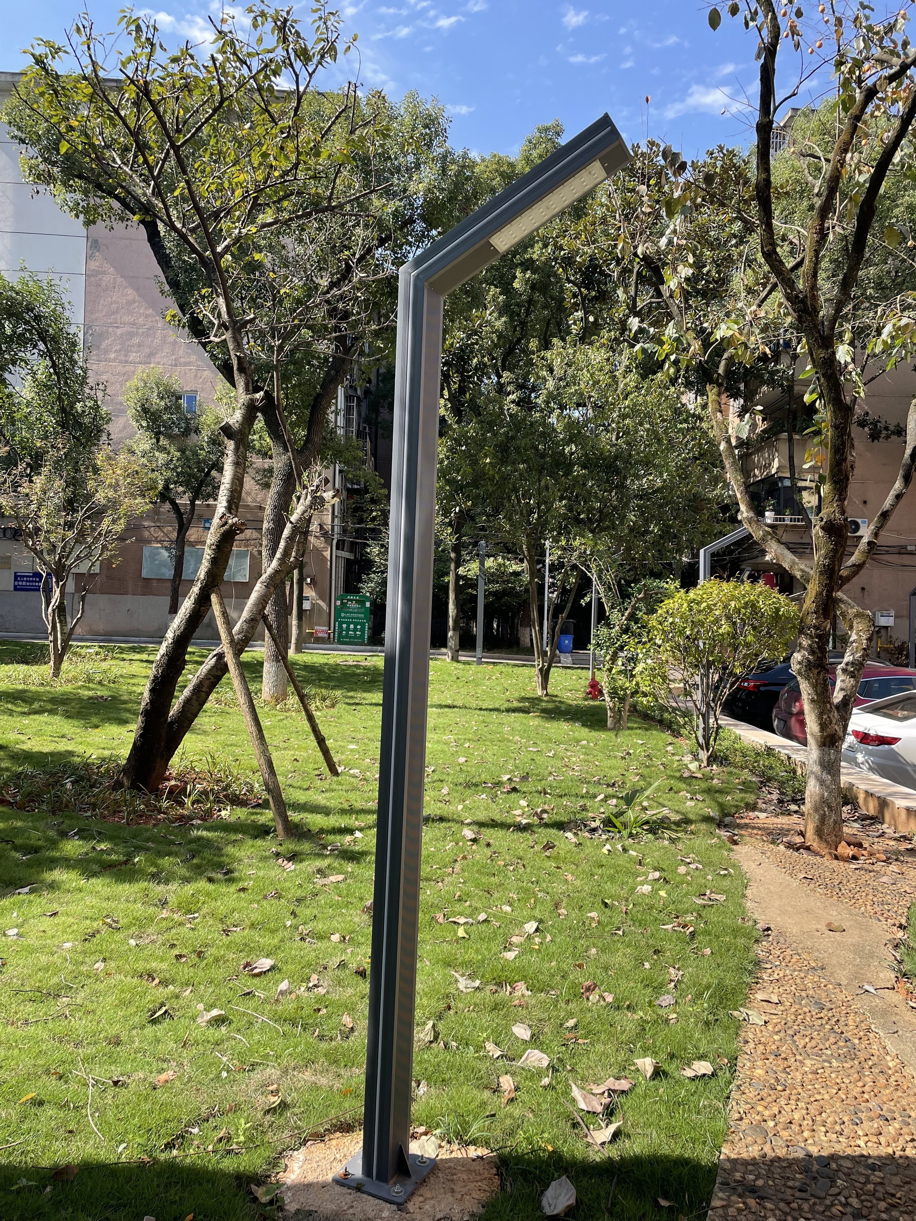 公司为退休职工小区加装路灯70个.jpg 公司为退休职工小区加装路灯70个.jpg