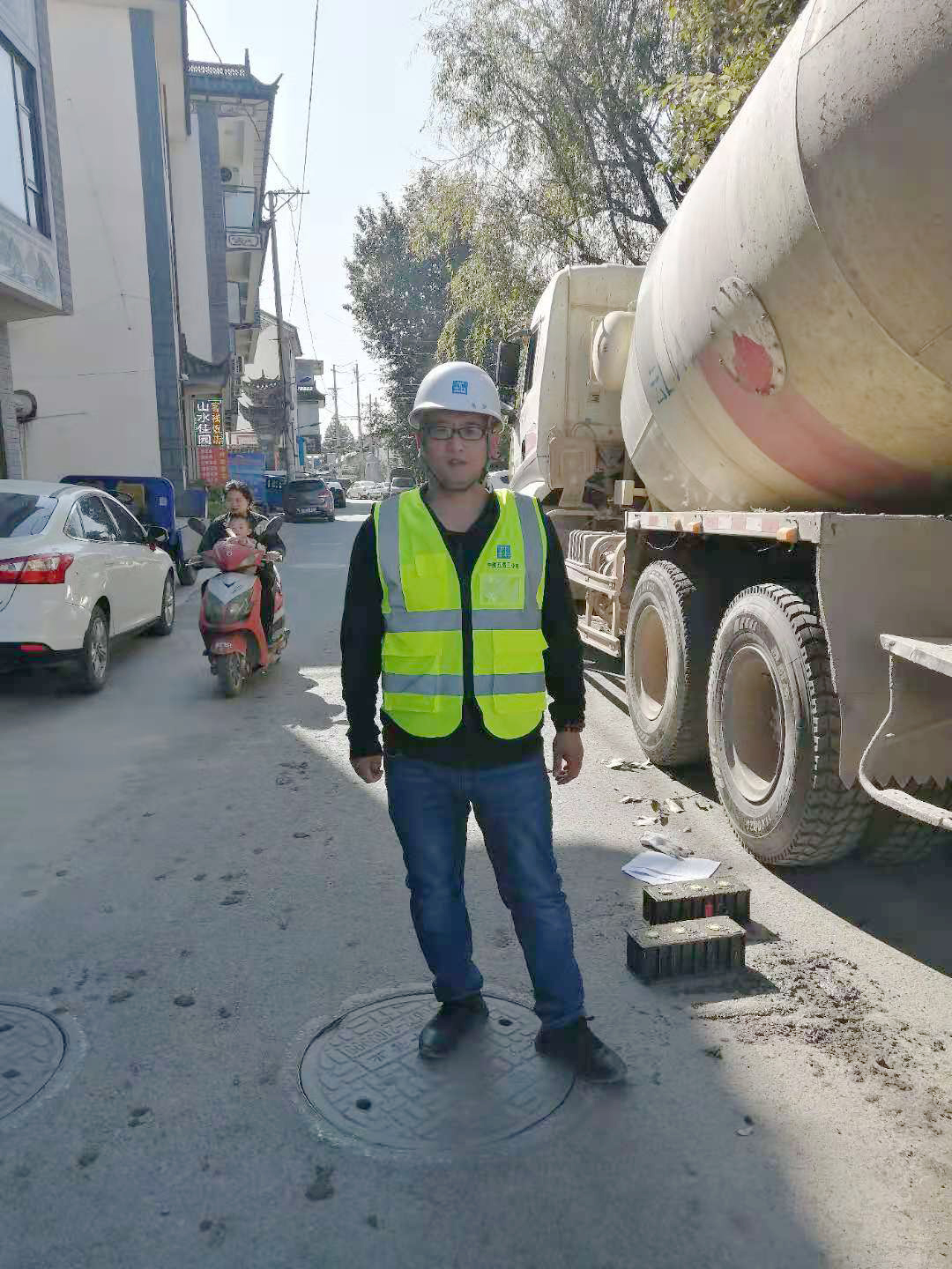 郑鸿杰在现场.jpg 郑鸿杰在现场.jpg