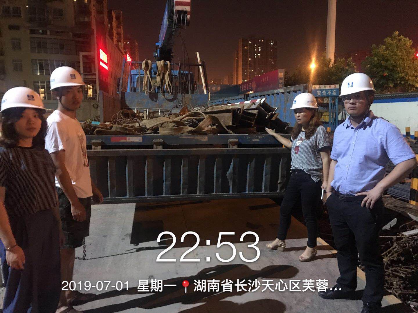 10.党员先锋队参与物资验收.jpg 10.党员先锋队参与物资验收.jpg