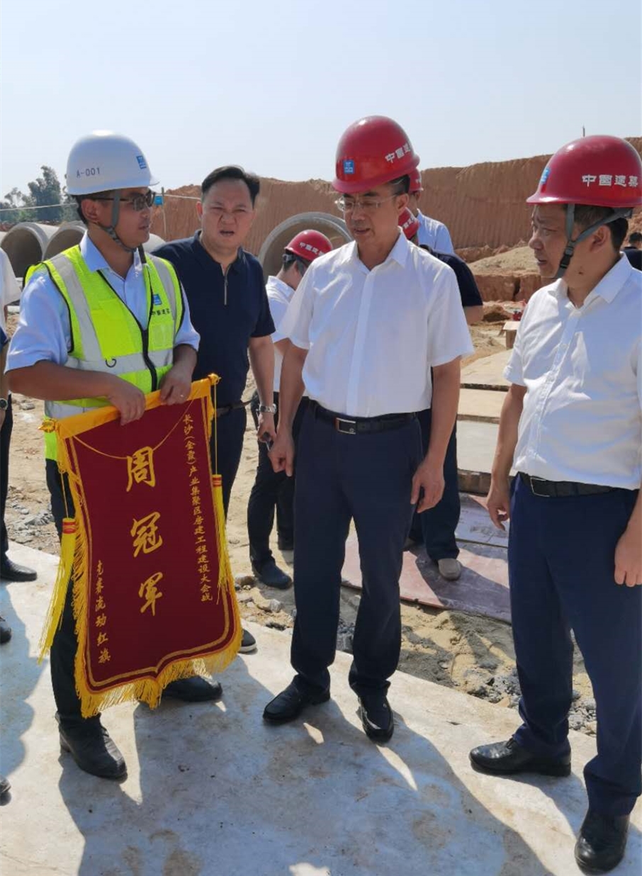 金霞获周冠军_副本.jpg 金霞获周冠军_副本.jpg