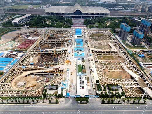 图为项目采用“无间歇溜管法浇筑技术”.png