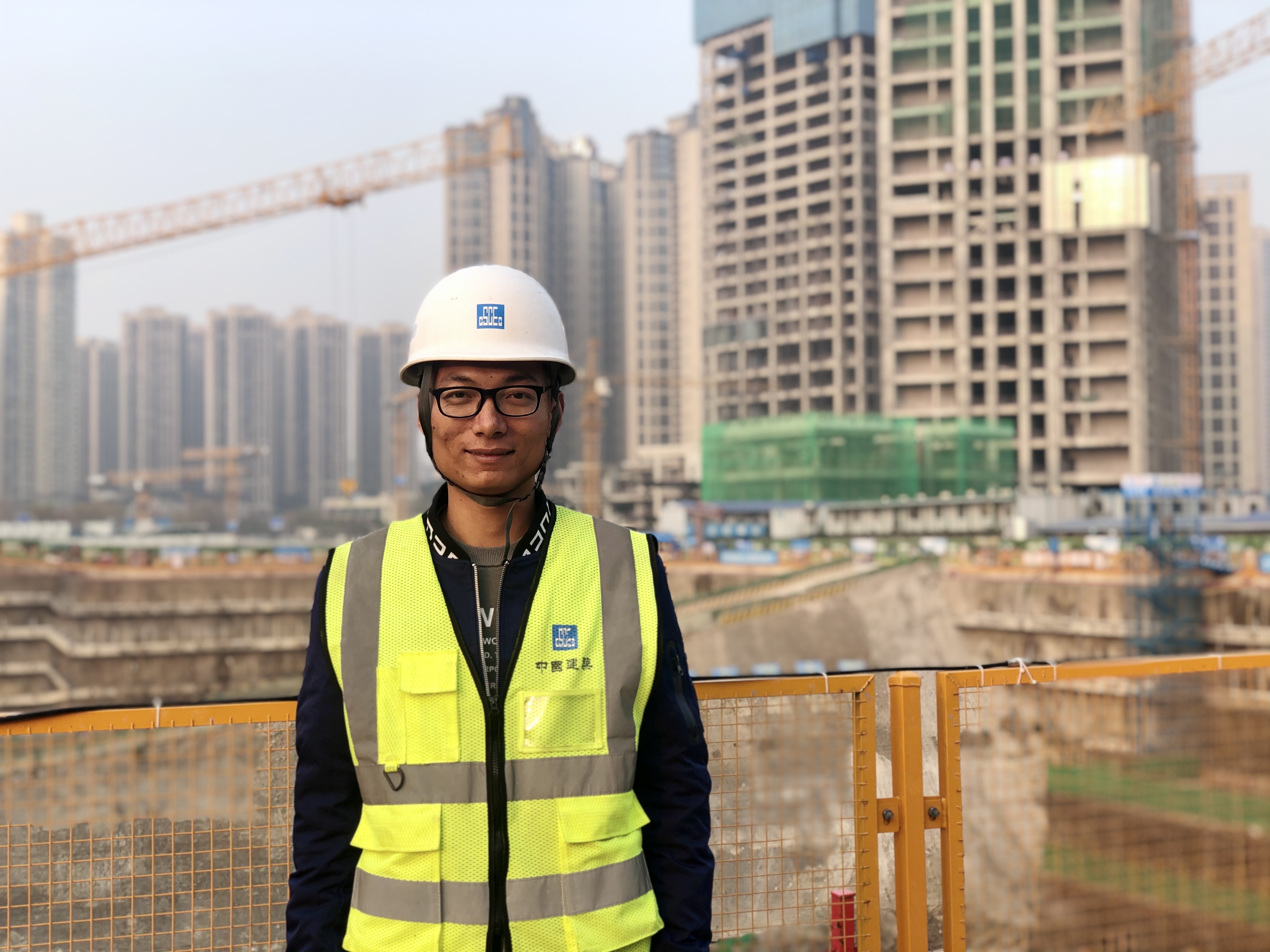 金茂大厦生产经理严威.jpeg 金茂大厦生产经理严威.jpeg