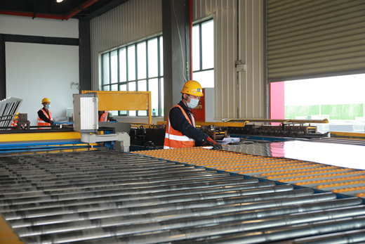 风管制作现场.jpg 风管制作现场.jpg