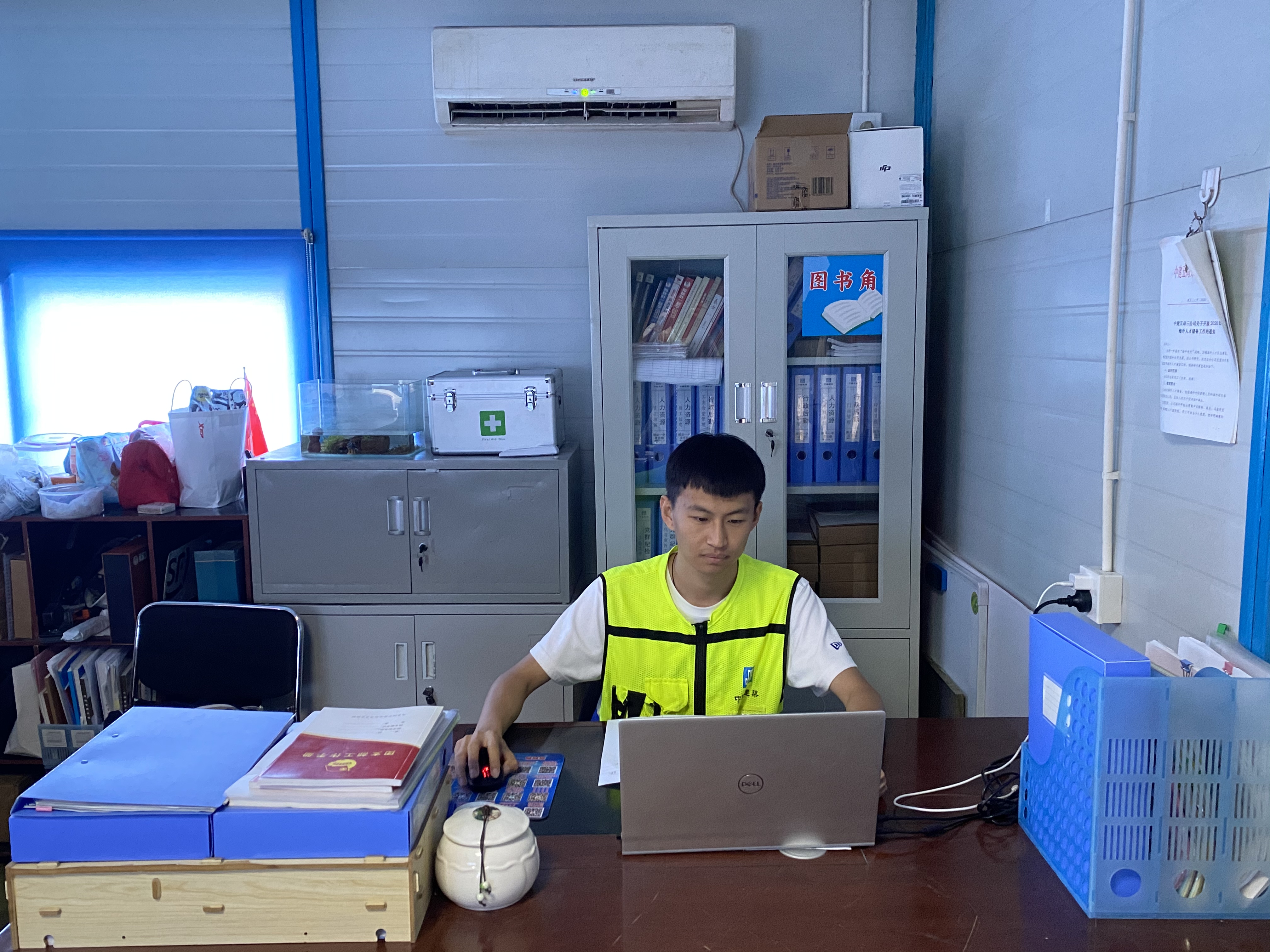 领导较真员工认真张润泽瘦高身躯里的大力量