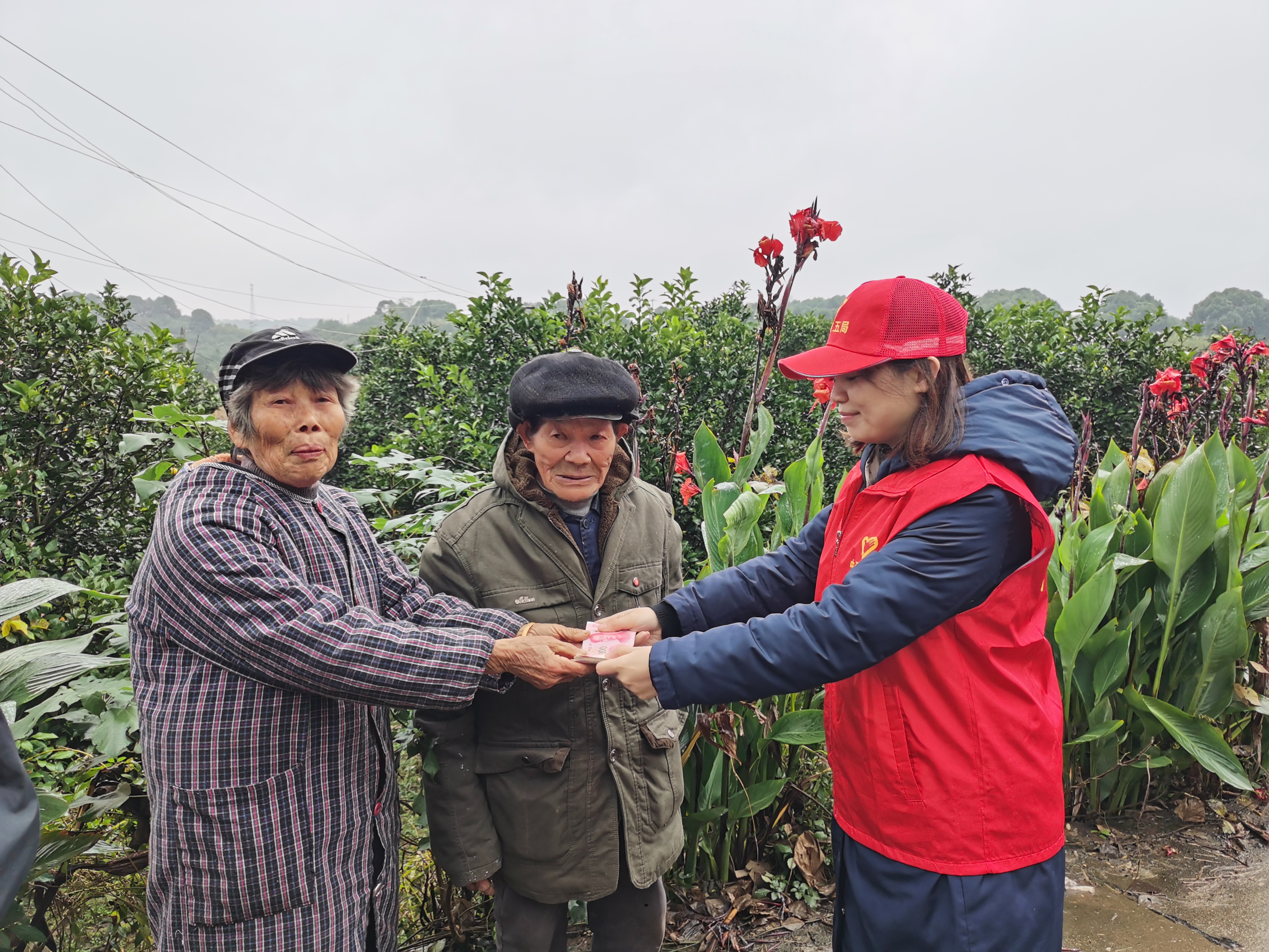 关爱留守老人 助力精准扶贫——市政分公司各项目联动开展扶贫帮销