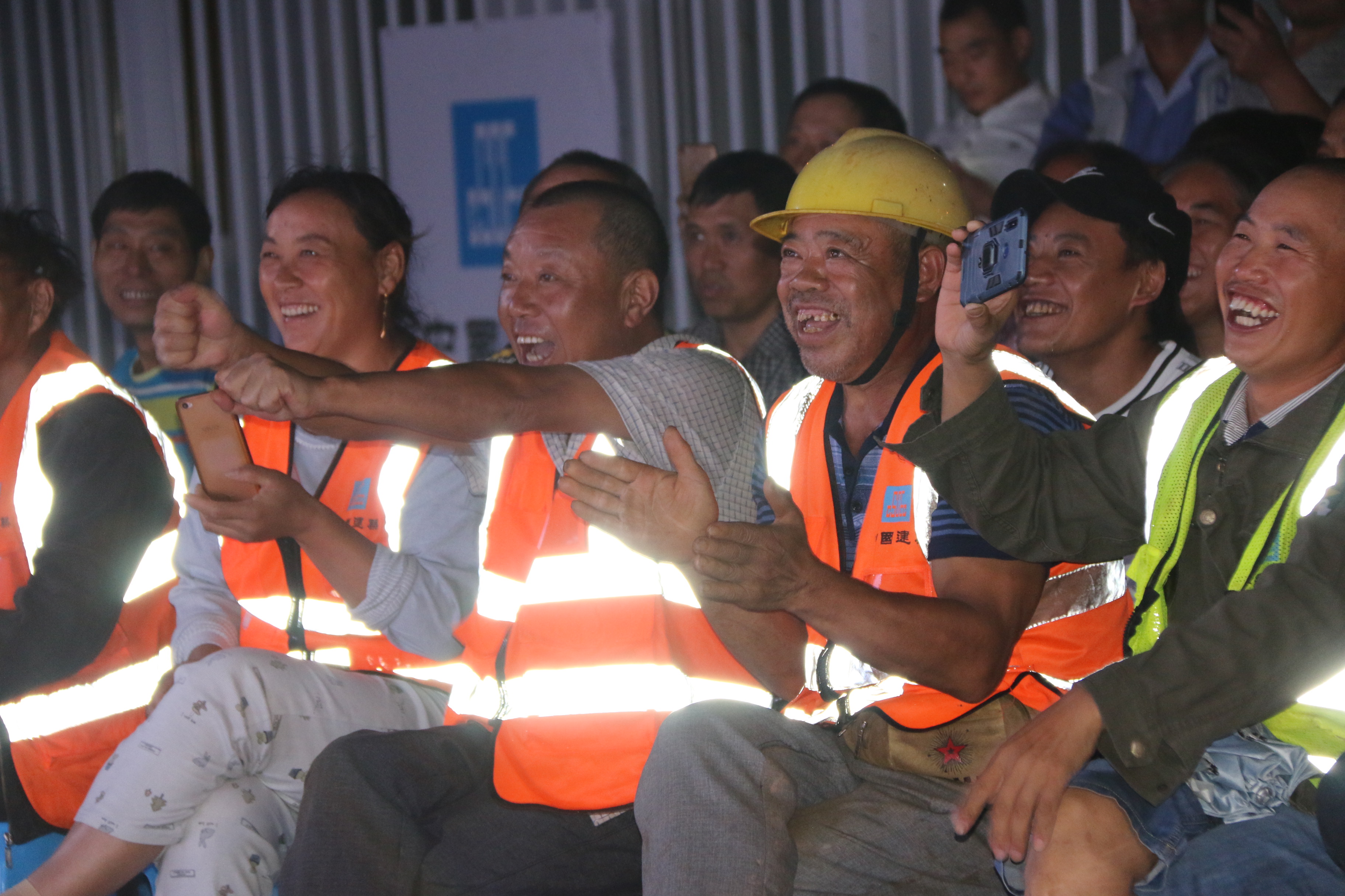 文艺汇演走进三公司工地一线200余名工友享受文化盛宴